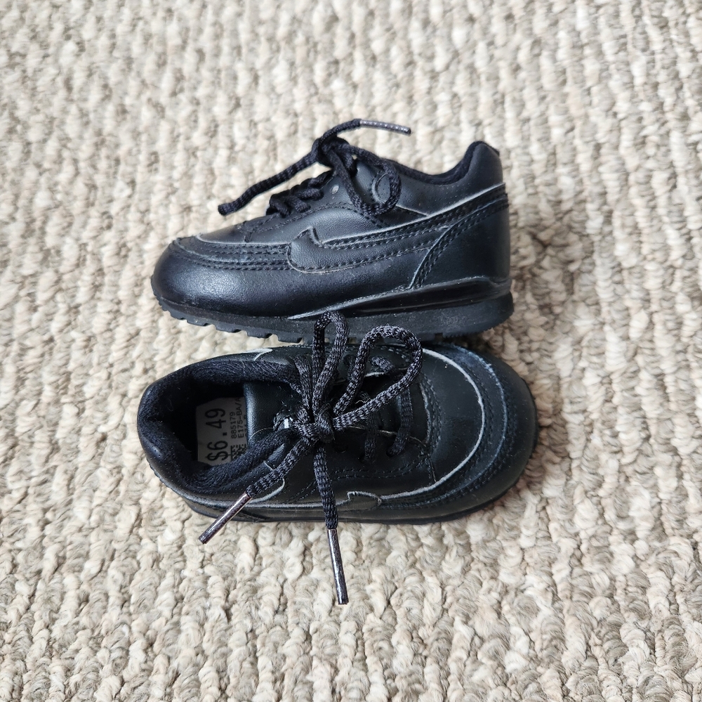4c Baby Black Nike Air Max Sneakers - Picture 2 of 5